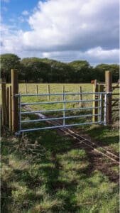 24 Farm Gates Entrance Ideas To Transform Your Property’s Curb Appeal