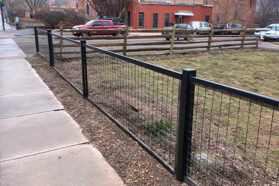 24 Hog Wire Fence Ideas for Stylish and Secure Yards
