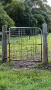24 Farm Gates Entrance Ideas To Transform Your Property’s Curb Appeal
